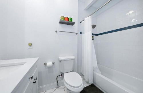 Mt Adams Lookout with Best City View and Parking - Foto 13