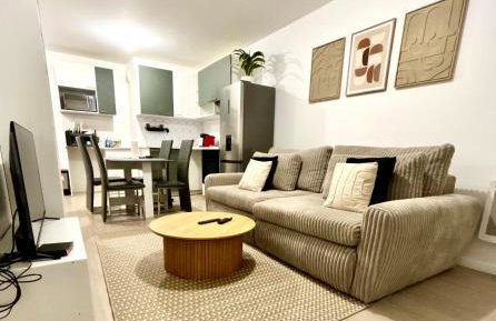 Vase d'honneur HOME proche de la gare de Corbeil ,de l'aéroport d'Orly & de Winnoland - Foto 2