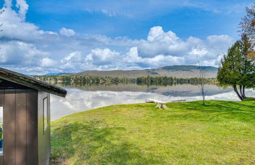 Lakefront New Hampshire Hideaway with Deck and Views - Foto 35