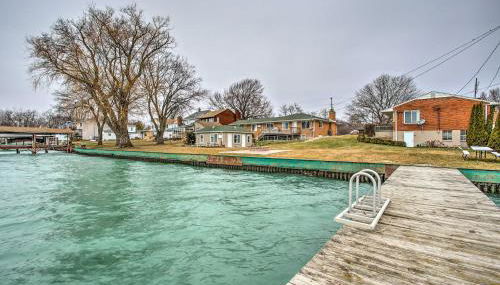Waterfront Home with Shared Dock on Lake St Clair! - Foto 3
