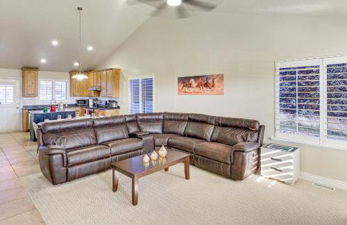 Hike, Golf and Ski Family Home in South Jordan - Foto 9