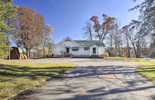 Retro Rhinelander Lake Retreat with Fire Pit! - Foto 2