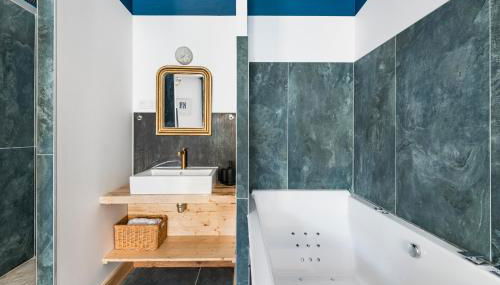 Suite avec 2 chambres balnéo duo & cœur de ville - Photo 2