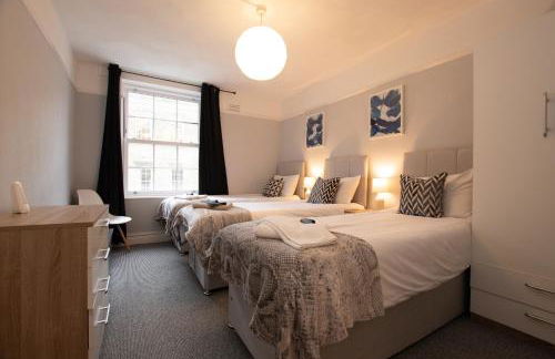 BEST PRICE! Perfect Gunwharf Accommodation - 5 single beds or Kingsize FREE PARKING - Foto 6