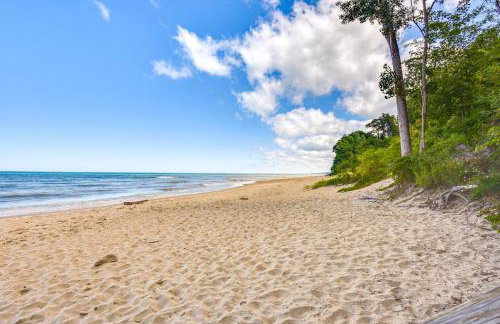 Pet Friendly with Fire Pit Walk to the Beach! - Photo 31