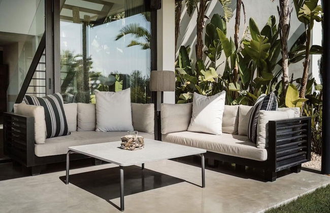 Modern Villa With Minimalistic Decor - Photo 11