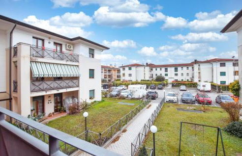 2 Bedroom Awesome Apartment In Sacile - Foto 5