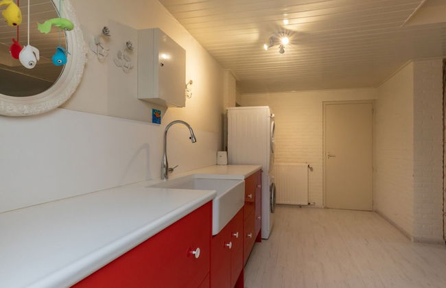 Charming Beach Villa With Thatched Roof - Photo 13