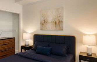 Trendy 3BR City Apt Pool and Ping Pong Fun - Foto 9