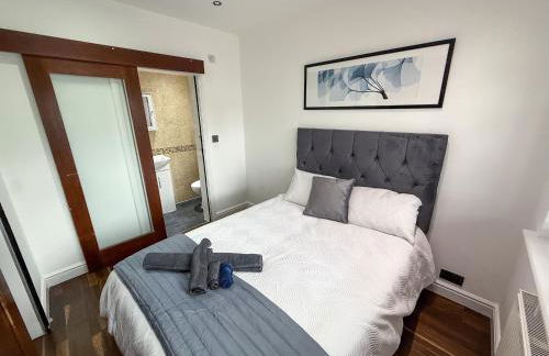 Bassetts House - Spacious! - Sleeps 7 - Close to PRUH Hospital - Free Parking - Photo 13