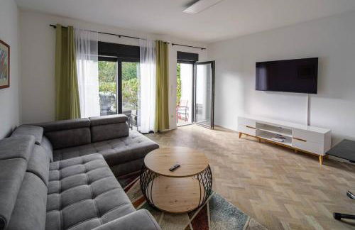 Moderne Erdgeschoss Wohnung - Photo 1