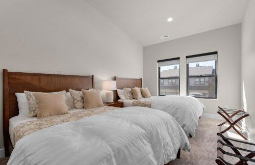 New East Deer Valley, 1 min, 994 New luxury 5br Twin House, Hot Tub, Lake view, Park City 10 min - Photo 19