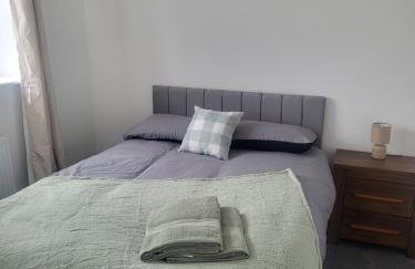 New Build 3-Bed in Rotherham Fast WiFi, Garden & Driveway - Foto 2