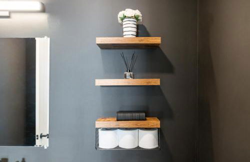 2BR 2BA, King bd, Gym, Free Parking, 8min to Train - Foto 33