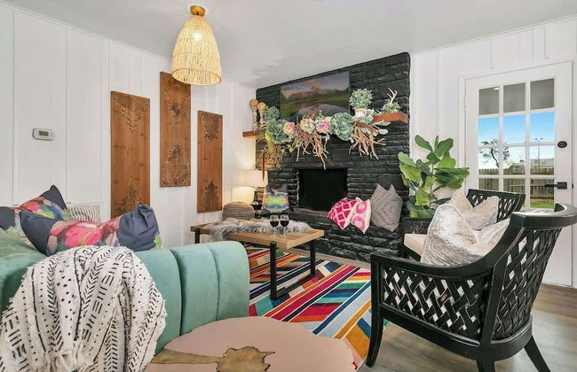 A Crystal Place Hot Tub 1 Blk off Main St! - Foto 7