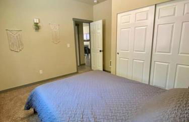 NEW Modern Cabin! 5mi to Mt Rainier National Park! Hot Tub & Wifi - Foto 11