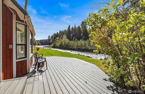 NEW: Steps from White River near Mount Rainier National Park - Foto 14