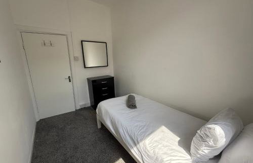 Coxon - 5 Bdrm 6 beds Perfect 4 contractor - Foto 10