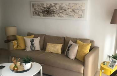 Designer's Flat - 3 Bdrm - Wifi - Best Location - Photo 2