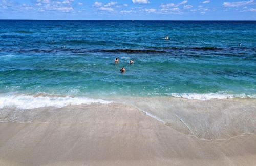 Coastal Harbor, King Bed, Pickleball Gear, Golf set, BBQ- 1 dollar rides to Beach, by Maven Vacation Rentals - Foto 10