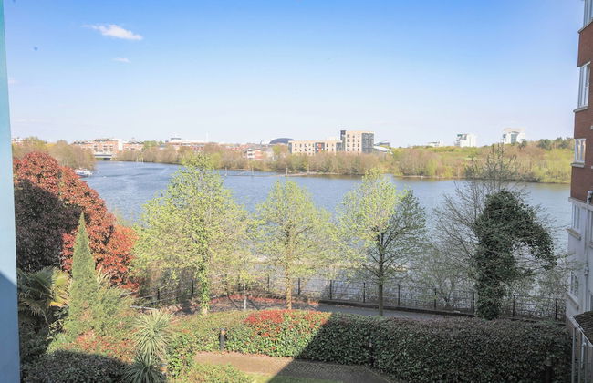 2 Bed Apartment Overlooking Water - Foto 70