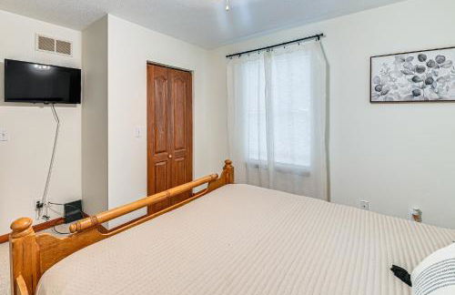 Williamstown Gem with Private Pool and Hot Tub! - Foto 16