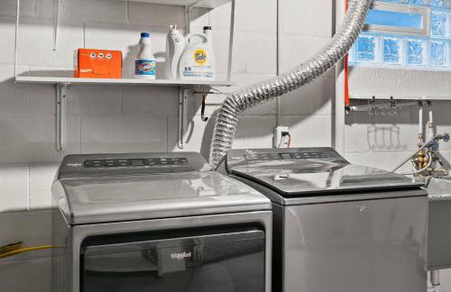 Whole House in Bay View + Fenced-in Yard + Parking - Foto 21