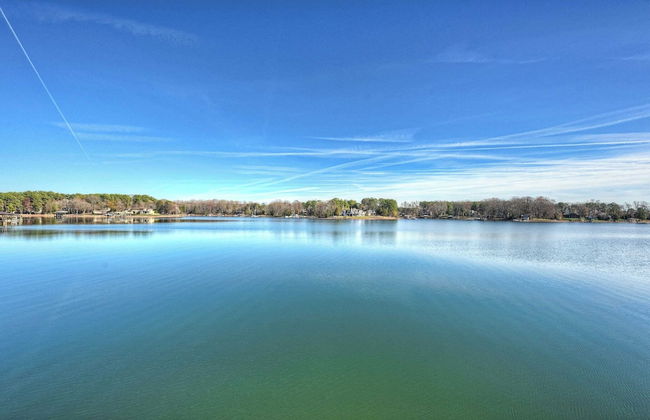 Bear Creek Lodge by Avantstay Lakefront + Dock - Photo 9