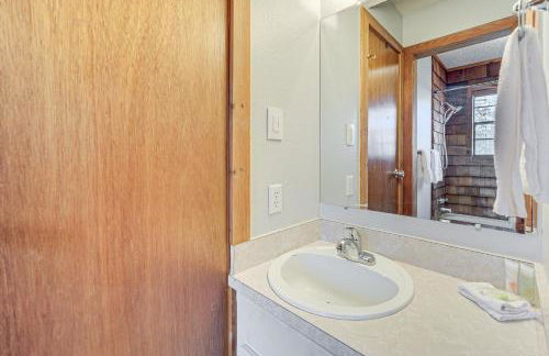 Serene Family Cottage with Deck and BBQ - Foto 12