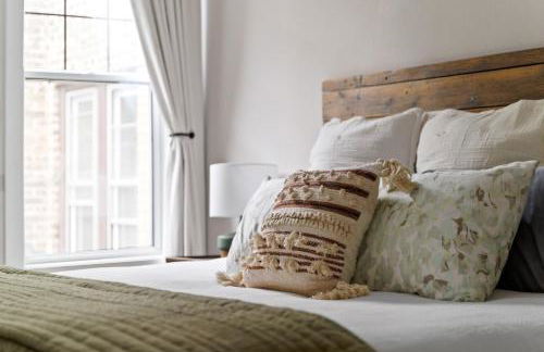 Bus Stop Sally in Historic Walker's Point MKE - Foto 18