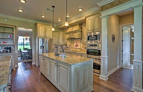 Home with Game Room and Fireplace 14 Mi to McKinney! - Foto 7