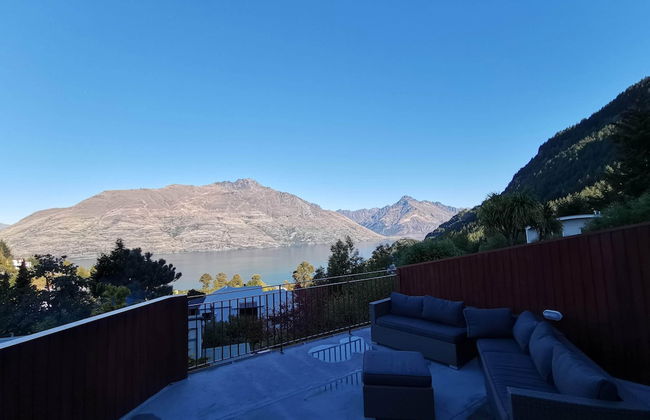 Mountain, lake, sun and this beautiful home - Foto 15