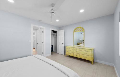 Heated Pool Home steps to the beach - Foto 11