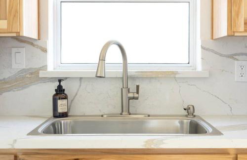 Updated & Spacious 2 BR with Free WiFi - Foto 6