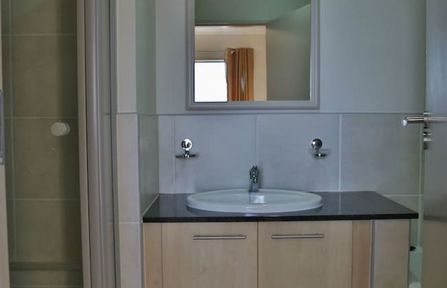 WeStay Westpoint Apartments - Photo 21