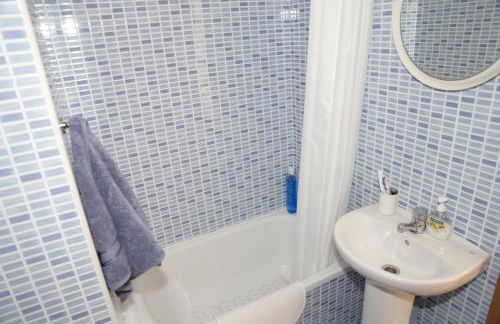 Quiet, Modern Apartment - Photo 11