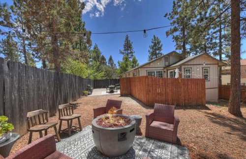 Bear Cub Cottage in Big Bear w/ HotTub & Firepit - Photo 48
