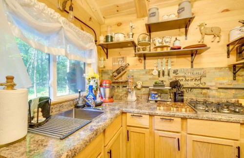 Glamping Getaway with Porch in Wisconsin Northwoods - Foto 10