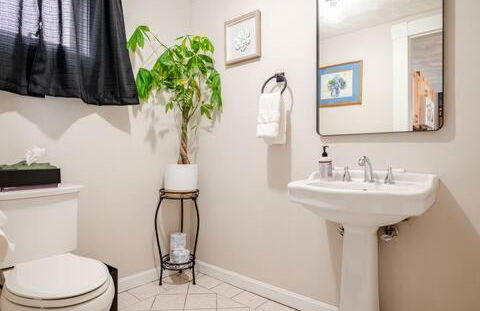 NEW! Family-Friendly Getaway -1 Mi to Dtwn Salem w Roof Deck & Tiki Bar - Foto 25