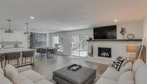 Luxury Home with 5 Bedrooms and Private Pool - Foto 3