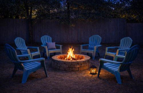 Pool House, Short Drive to Beach, Grill, Smart TV - Foto 8