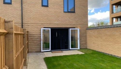 Spacious Entire 4 Bed House With 2 Free Parking Bays Early Check-in Late Check- Out Allowed - Foto 3, Garden