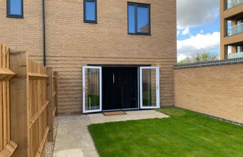 Spacious Entire 4 Bed House With 2 Free Parking Bays Early Check-in Late Check- Out Allowed - Foto 3