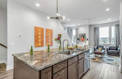 Nash Getaway - Private Rooftop Patio - Sleeps 12 - Foto 4