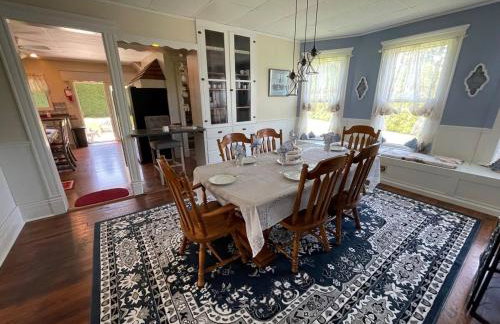 It's A Wonderful Life - Main St Penn Yan - Walk to Shops & Dining - Hot Tub - Pets OK - Seneca & Keuka Lake - Foto 29