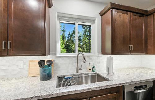 The White House Coveted Triplex Near Lake - Foto 15