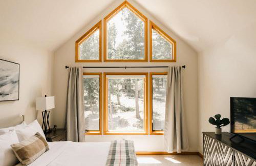 Peaceful Getaway with Hot Tub - Views - Evergreen - Foto 35