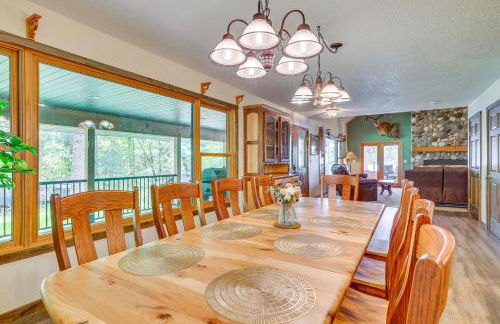 Gorgeous Lake Arbutus Getaway with Dock and Boat House - Foto 7