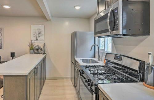 Ideally Located Oakland Home with Private Yard! - Foto 1