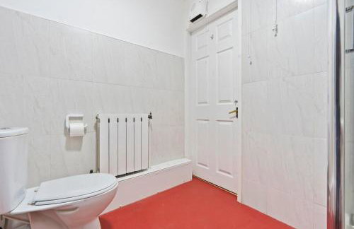 Central Dudley Stay-Sleeps 3, Kitchen&Free Parking - Photo 16